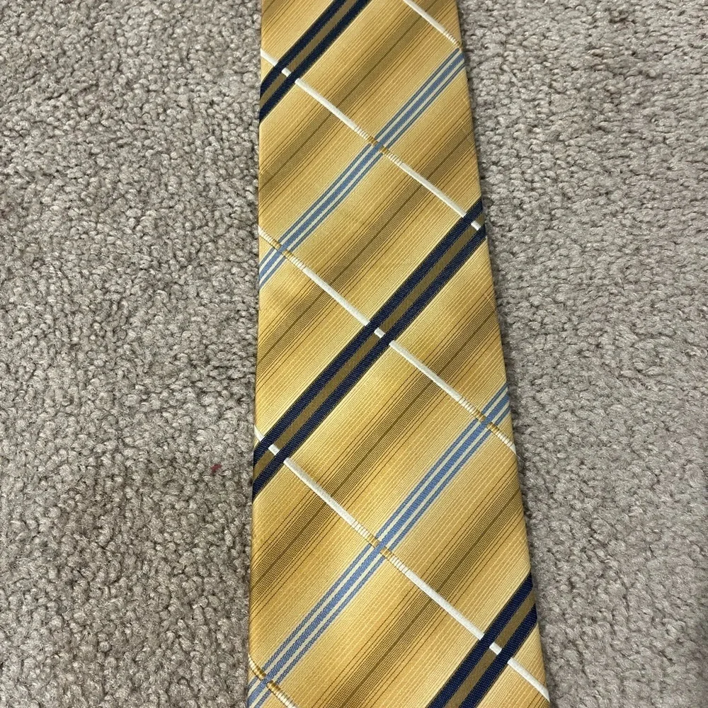 Van Heusen great shape